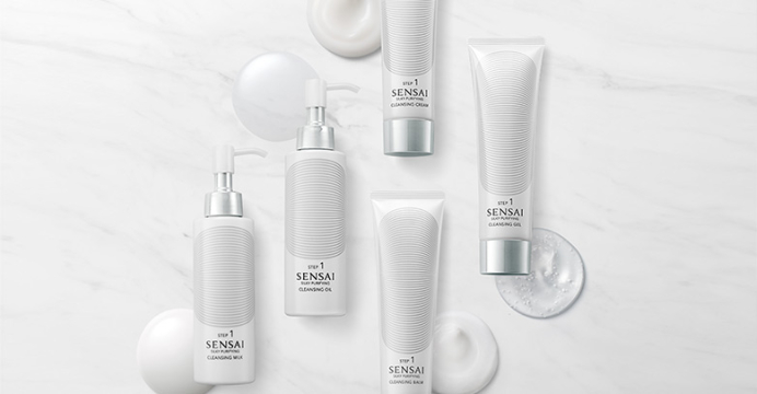 1. korak CLEANSE -  otklanja masne nečistoće i makeup kako bi otkrio prirodnu lepotu